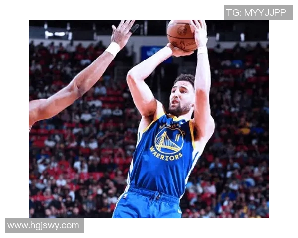 库里绝杀火箭再现神奇时刻勇士逆转赢得关键战役